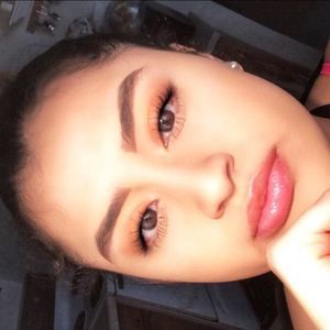 Meet your Posher, Daniela